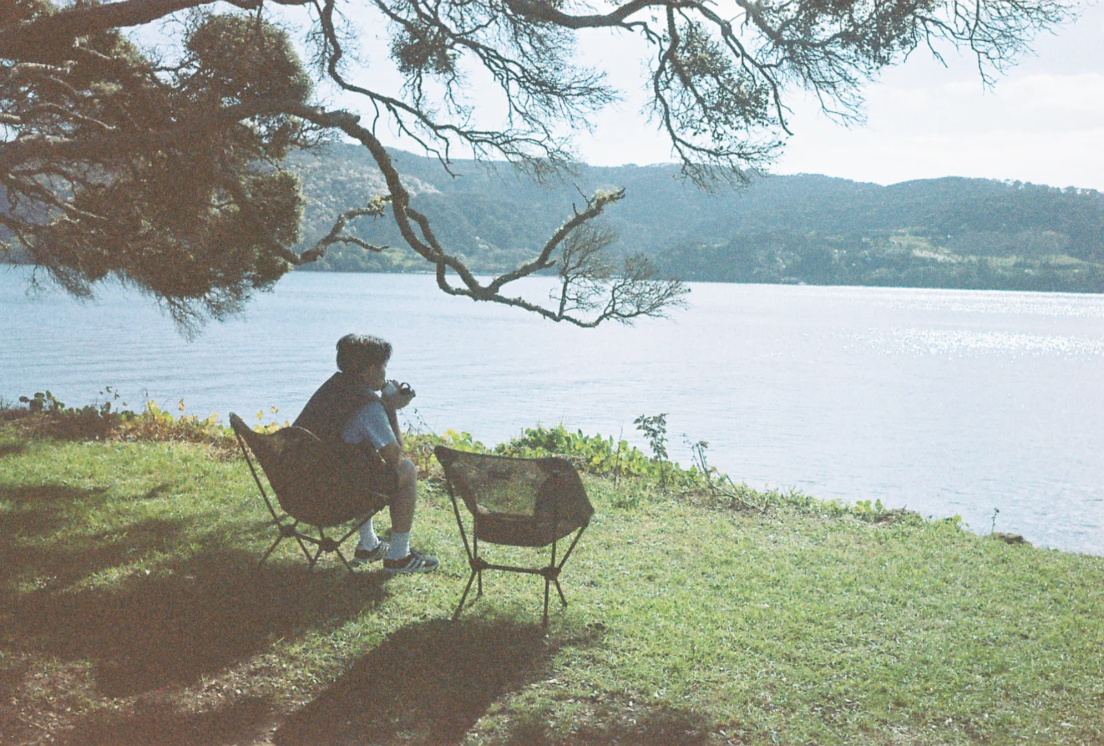 Raglan portrait frame